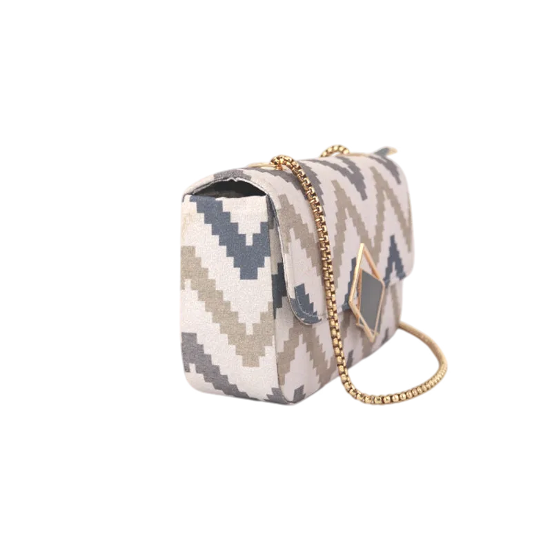 Geometric Crossbody Bag with Gold Chain and Black Square Buckle