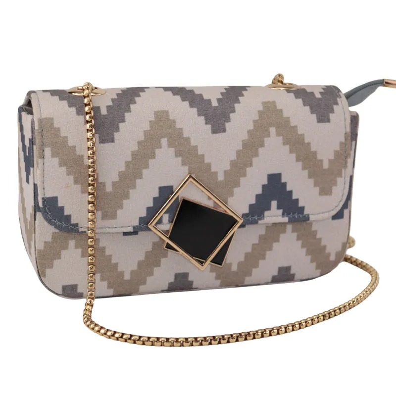 Geometric Crossbody Bag with Gold Chain and Black Square Buckle